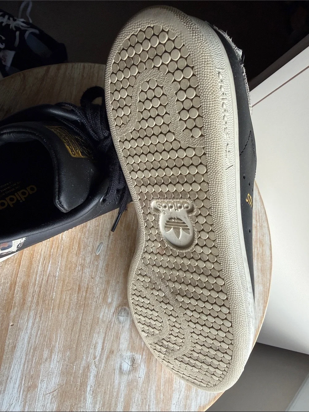 adidas Stan Smith Black woman’s Sneakers with Gold Accents